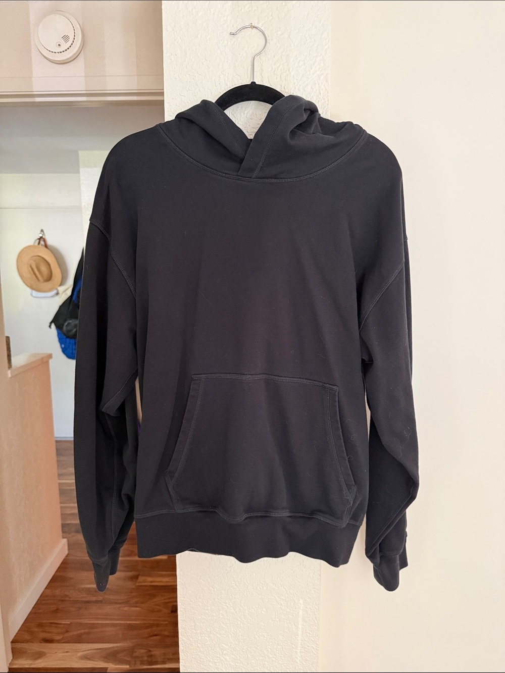 Aritzia Black Pullover Hoodie